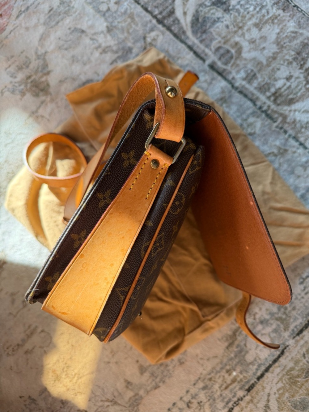louis vuitton Monogram Cartouchiere GM - Picture 11 of 14